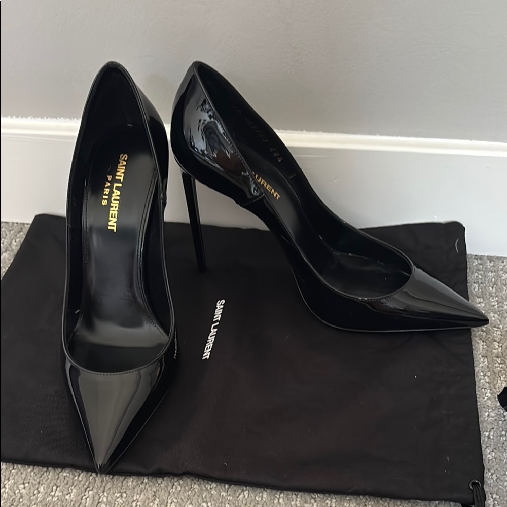 Saint Laurent Zoe pump